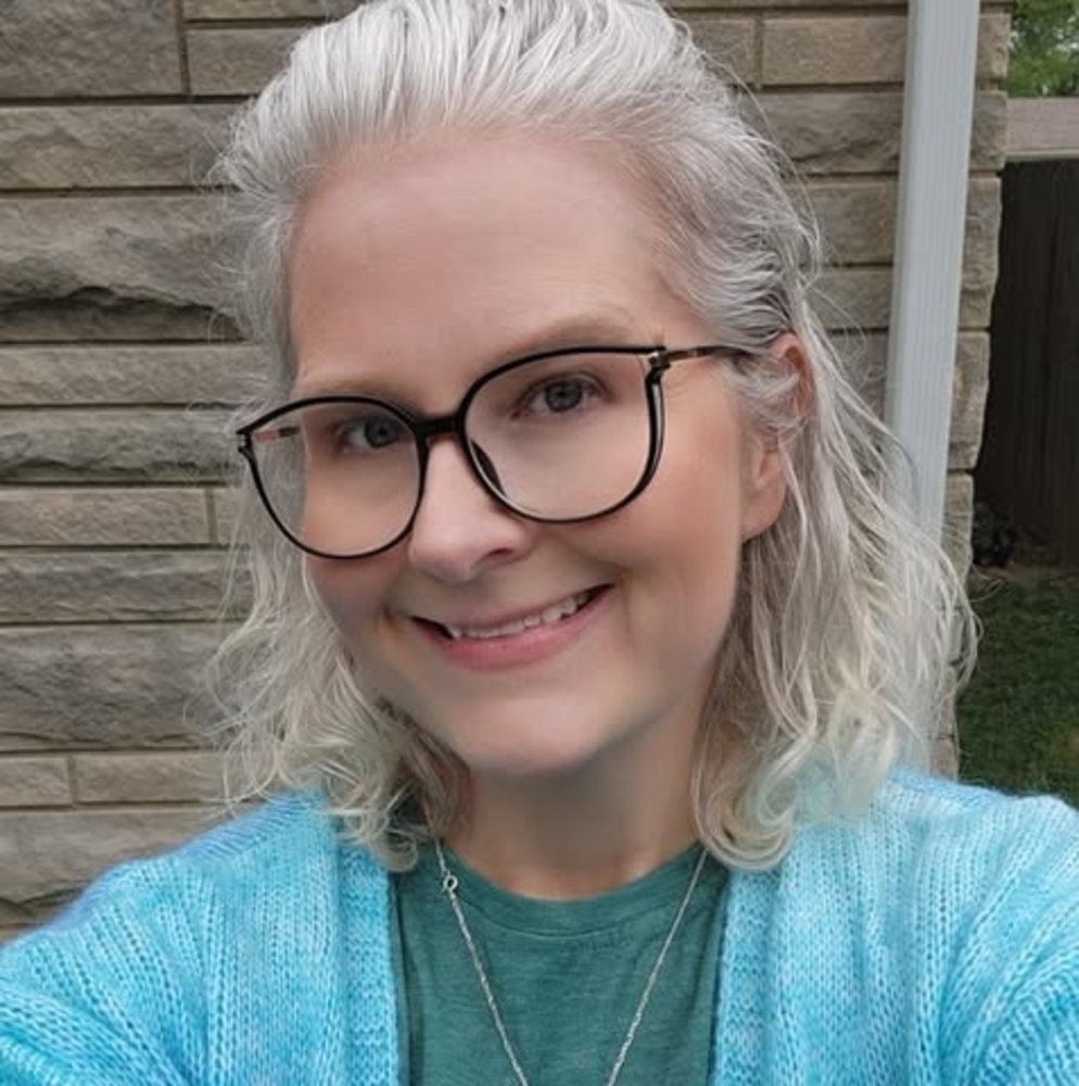 Meet your Posher, Crystal